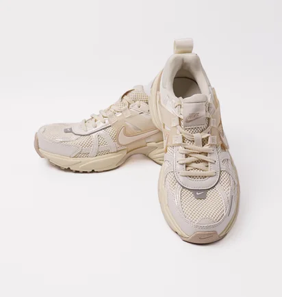 Кросівки жіночі Nike V2K Run Beige HQ1512-110
