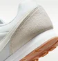 Кроссовки женские Nike Md Runner 2 White/Beige 749869-019