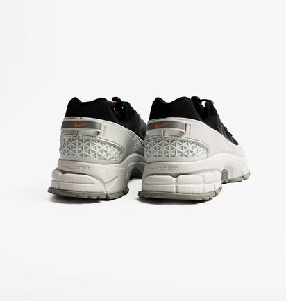 Кросівки чоловічі Nike Zoom Vomero Roam MenS Winterized Shoes White/Black FV2295-001