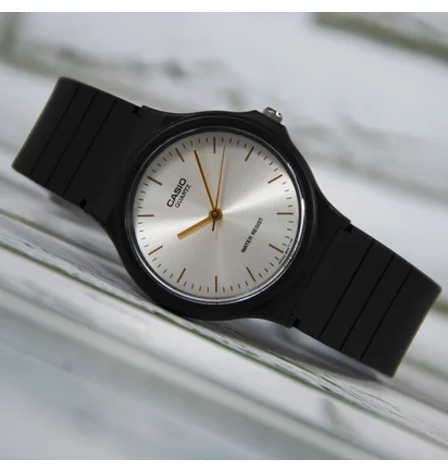 Годинник чоловічий Casio Timeless Collection L MQ-24-7E2