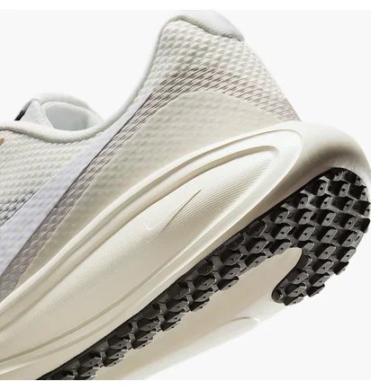 Кросівки жіночі Nike Revolution 8 Beige HJ8485-103