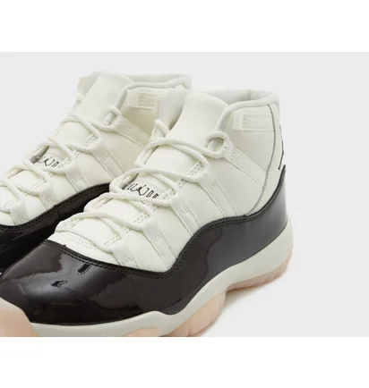 Кроссовки женские Air Jordan Air 11 Retro White/Black AR0715-101