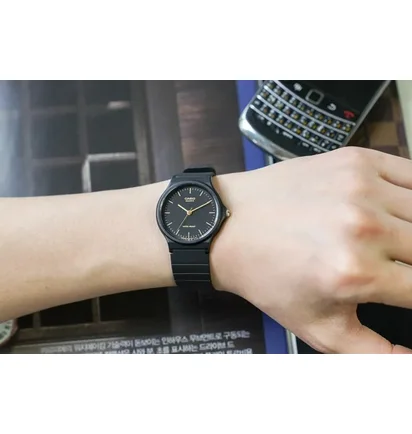 Часы унисекс Casio Analog MQ-24-1E