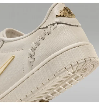 Кросівки жіночі Air Jordan 1 Low Method Of Make Zapatillas Beige FN5032-200