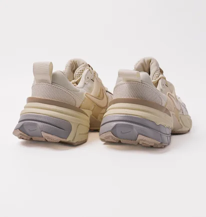 Кросівки жіночі Nike V2K Run Beige HQ1512-110