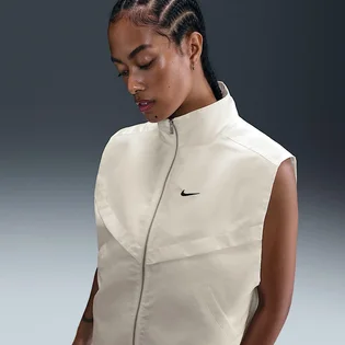 Жилетка жіноча Nike Sportswear Windrunner White HV2472-133