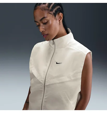 Жилетка женская Nike Sportswear Windrunner White HV2472-133