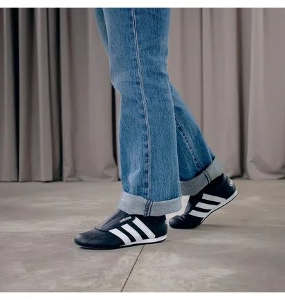 Кроссовки женские Adidas Tekwen Black JS3871