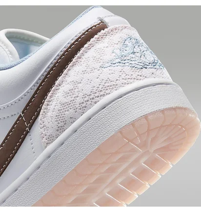 Кроссовки женские Air Jordan 1 Low White/Grey IB8859-101