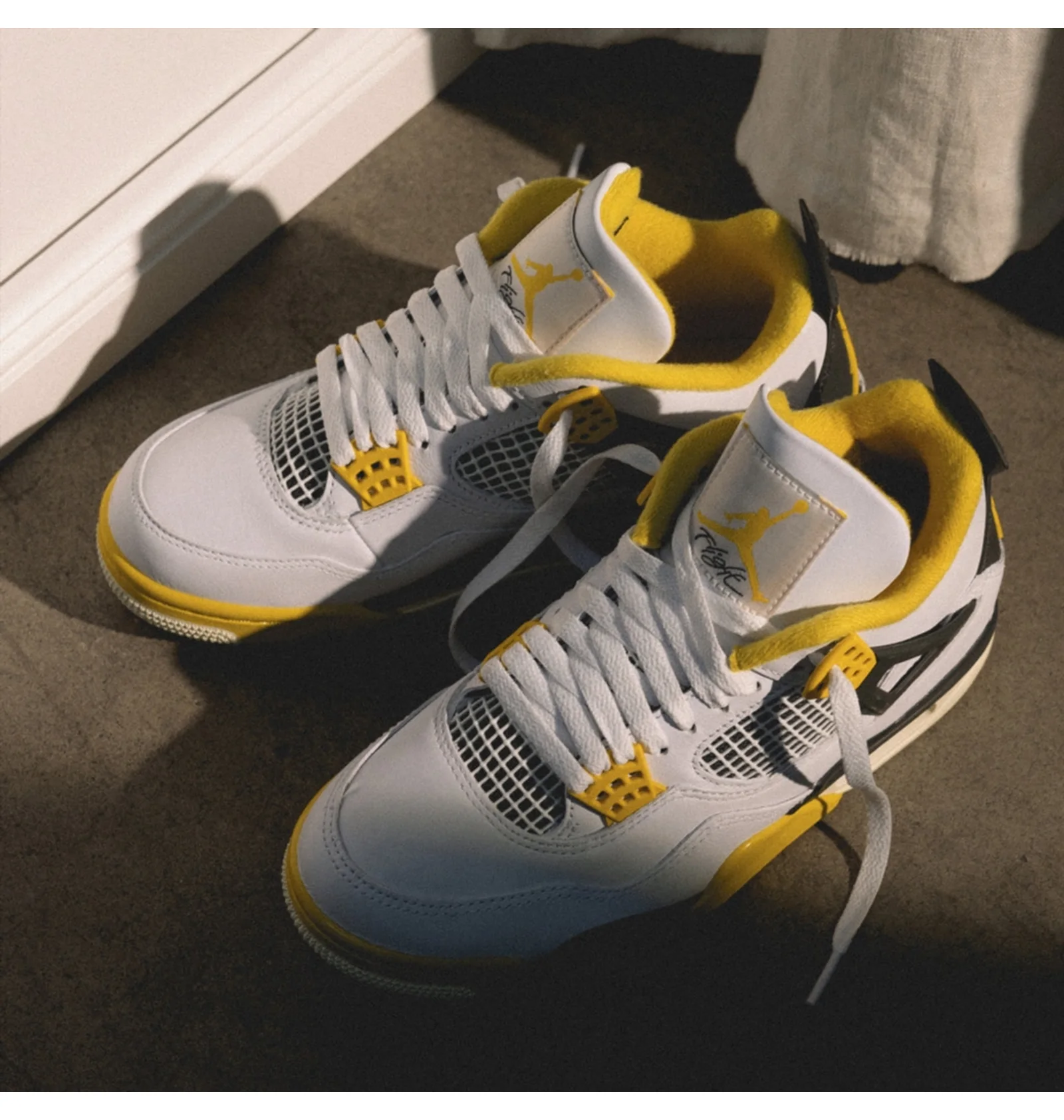 ᐉ Кроссовки женские Air Jordan 4 Retro White AQ9129-101 - купить