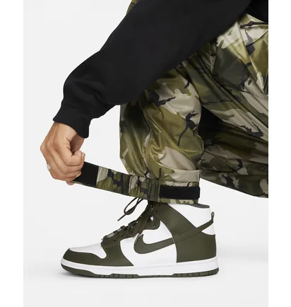 Штани чоловічі Nike Sportswear Tech Pack Camo/Green Dv4470-351