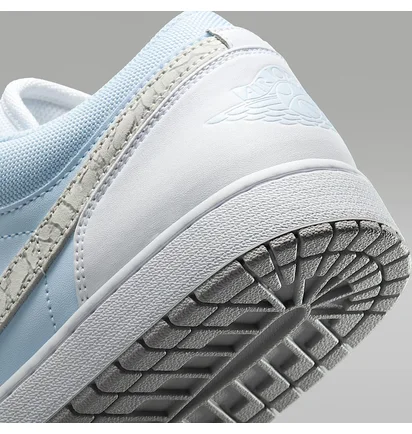 Кроссовки мужские Air Jordan 1 Low Se Light Blue IB7692-400