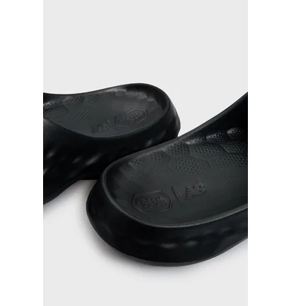 Тапочки унисекс New Balance Ff Mrshn Black SUFHUPK3