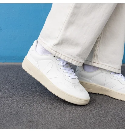 Кросівки жіночі Veja V-90 Leather Extra White VD2003380A