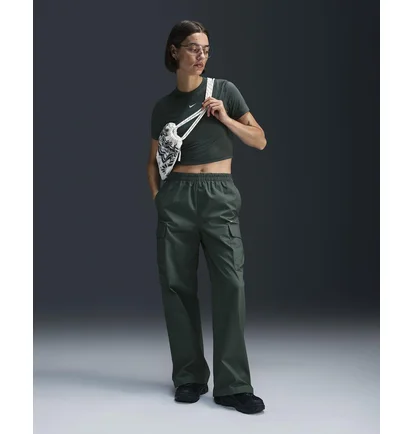 Футболка женская Nike T-Shirt Sportswear Essential Green FB2873-338