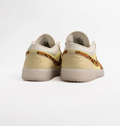 Кросівки жіночі Air Jordan 1 Low Snkrs Day Yellow/White Dn6998-700