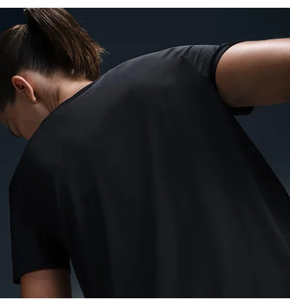 Футболка женская Nike One Swsh Hbr Dri-Fit Ss Black HJ2204-010