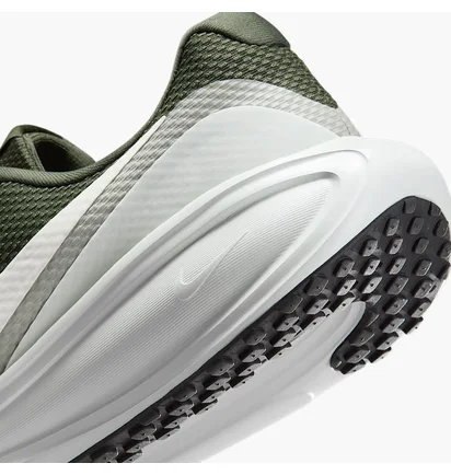 Кросівки чоловічі Nike Revolution 8 Olive HJ9198-303