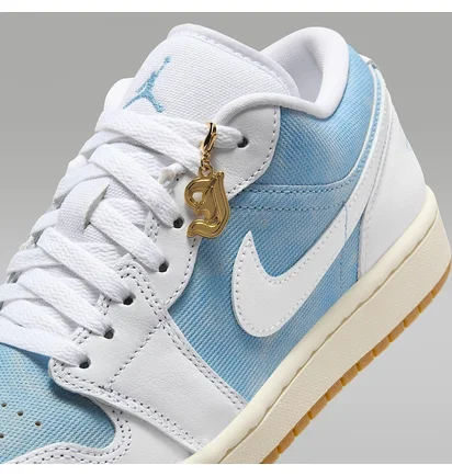 Кроссовки женские Air Jordan 1 Low White/Blue HQ2004-400