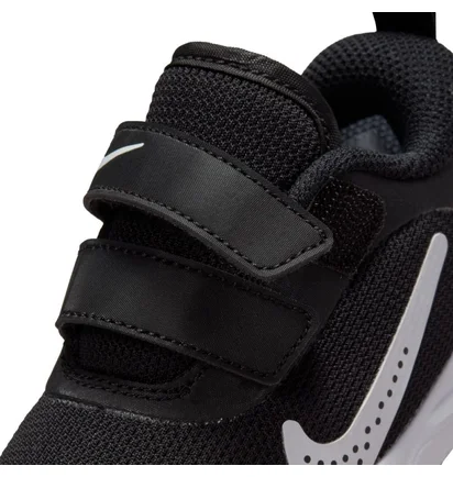 Кросівки дитячі Nike Omni Multi-Court Black DM9028-002