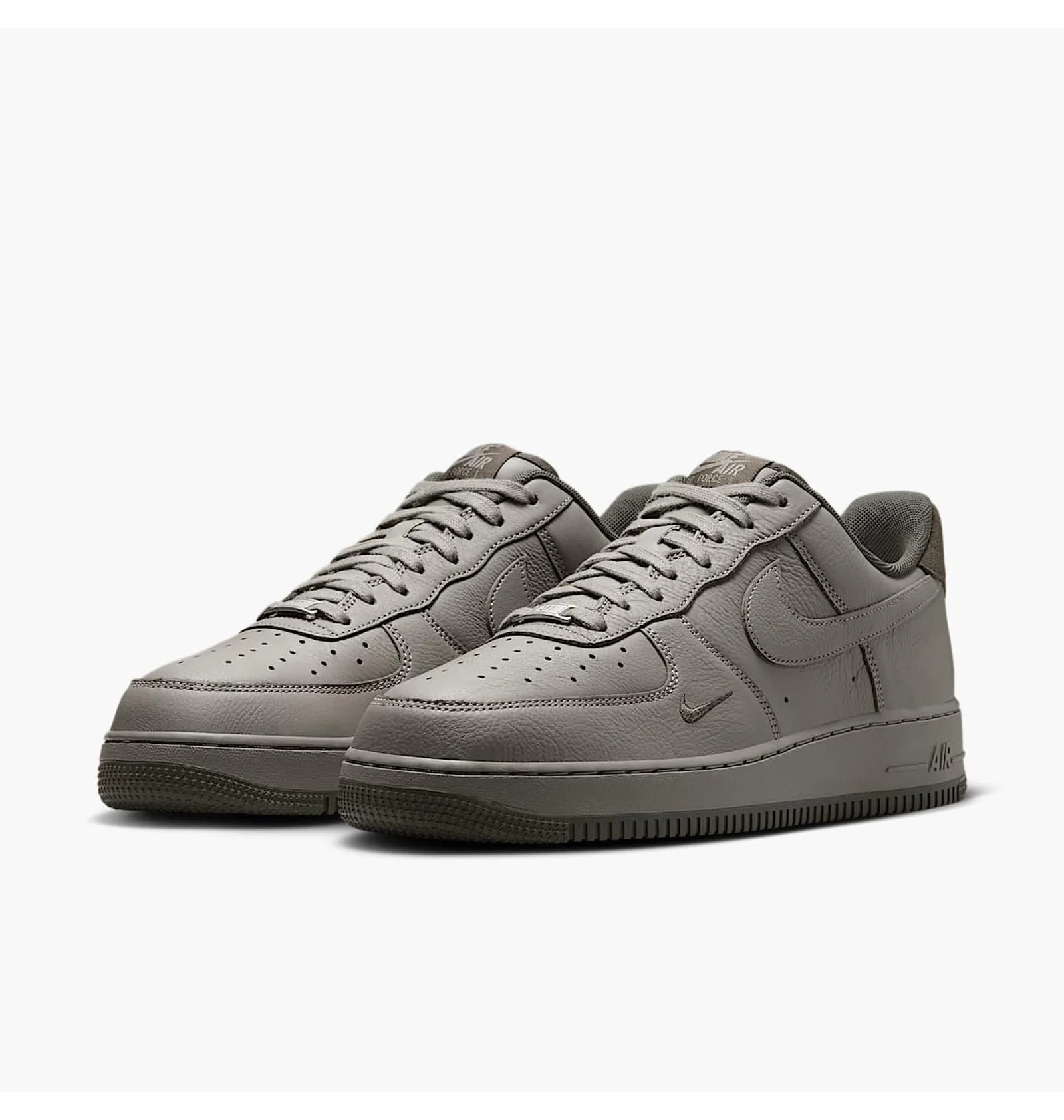 ᐉ Кросівки чоловічі Nike Air Force 1 07 Lv8 Olive HM9483-300