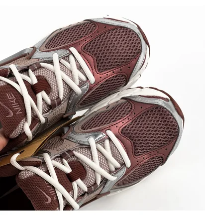 Кросівки жіночі Nike V5 Rnr Bordo HQ7901-200