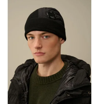 Шапка чоловіча C.P. Company Extrafine Merino Wool Lens Beanie Black 17CMAC297A-005509A-999