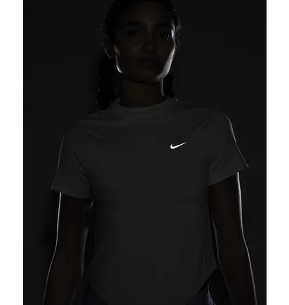 Футболка женская Nike Running Division Dri-Fit Adv Short-Sleeve Running Top Yellow FN2581-394