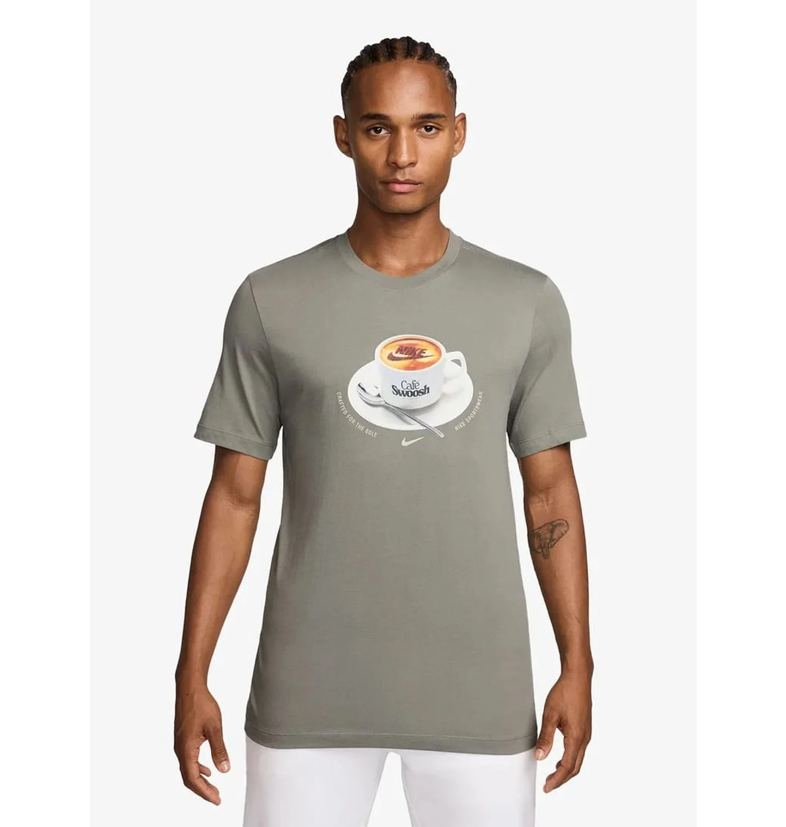 ᐉ Футболка мужская Nike U Nsw Tee Std Cafe Swoosh Mug Olive