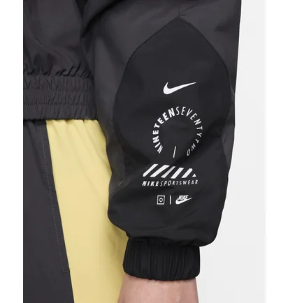 Олимпийка женская Nike Sportswear Woven Jacket Black HF5956-070
