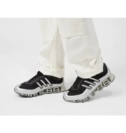 Кроссовки женские Adidas Megaride Black/White ID6601