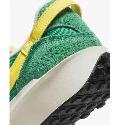 Кроссовки женские Nike Waffle Debut Vintage Shoes Green DX2931-300