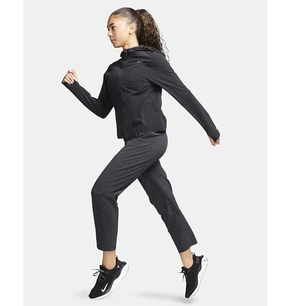 Вітровка жіноча Nike Swift Uv Black FB7480-010