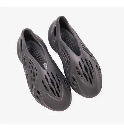 Тапочки мужские Adidas Yeezy Foam Runner Carbon Black IG5349