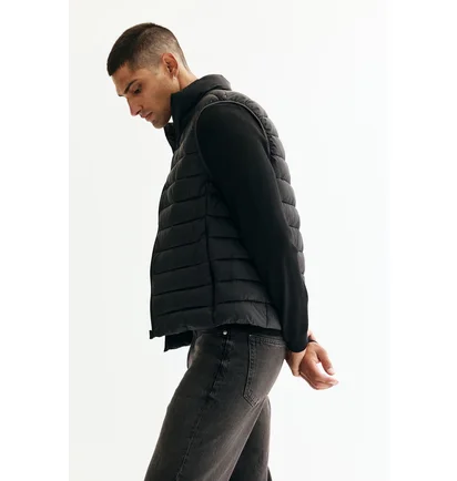 Жилетка мужская H&M Slim Fit Water-Repellent Puffer Gilet Black 1274611001