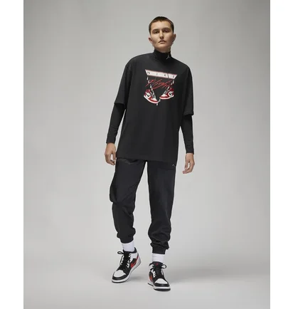 Футболка женская Air Jordan T-Shirt W J Flight Shoe Gfx Os Black Dv1411-010