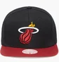 Кепка унисекс Mitchell & Ness Nba Wool 2 Tone Stretch Snapback Miami Heat Black/Red 6HSSMM19362-MHEBKRD