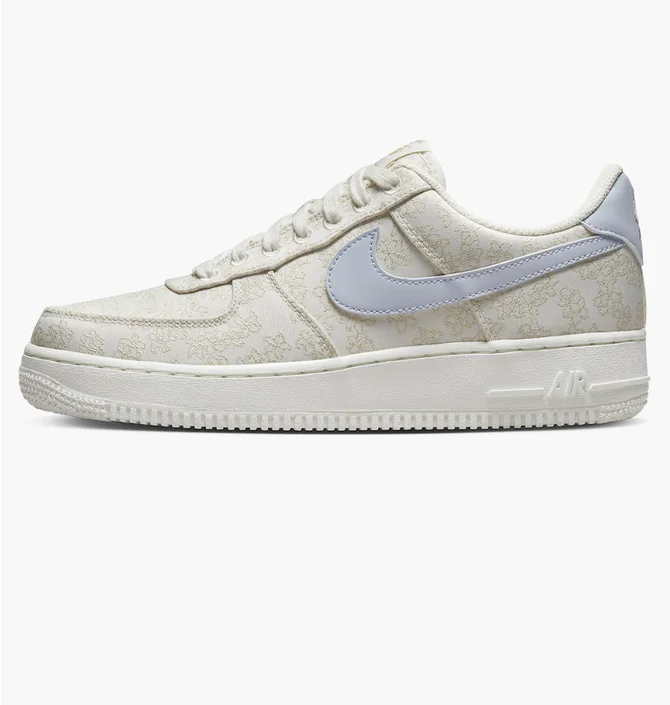 Кросівки жіночі Nike Air Force 1 07 Se Beige DR6402-900