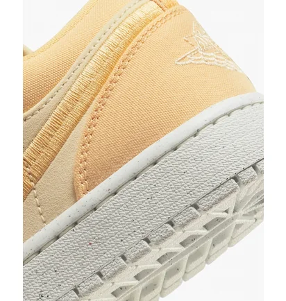 Кроссовки женские Air Jordan Air 1 Low Se Shoes Beige/Yellow DV0426-200