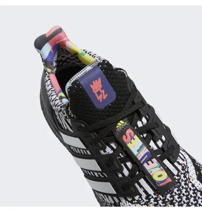 Кросівки унісекс Adidas Ultraboost 5.0 Dna Pride Shoes Black/White Gy4424