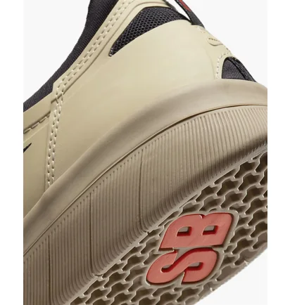 Кроссовки унисекс Nike Skate Shoes Beige/Black Bv2078-201