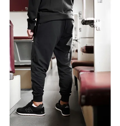 Штаны мужские New Balance Nb Ess Stacked Logo Black MP03558BK