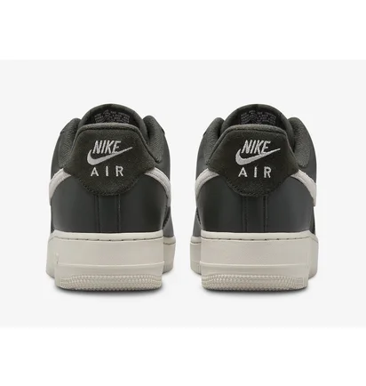 Кросівки чоловічі Nike Air Force 1 07 Lx Olive DV7186-301