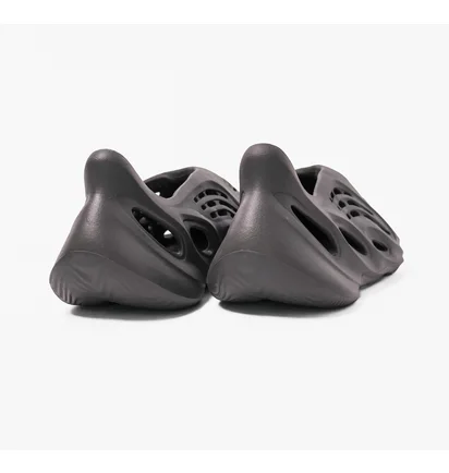 Тапочки мужские Adidas Yeezy Foam Runner Carbon Black IG5349