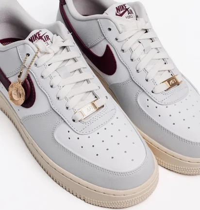 Кросівки жіночі Nike Wmns Air Force 1 07 Se Grey DV7584-001