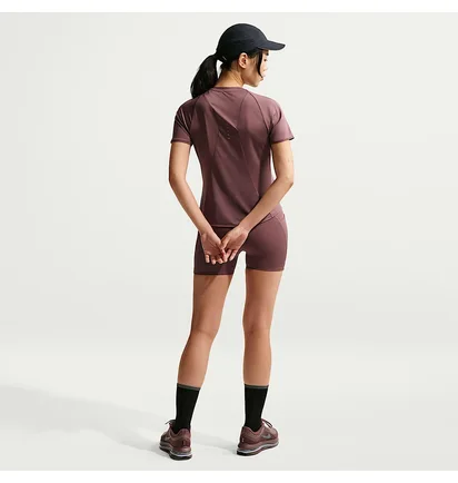 Футболка женская Nike Swift Dri-Fit Short-Sleeve Running Bordo HM9698-502