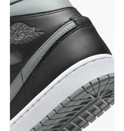 Кроссовки женские Nike Air Jordan 1 Mid Black Bq6472-007