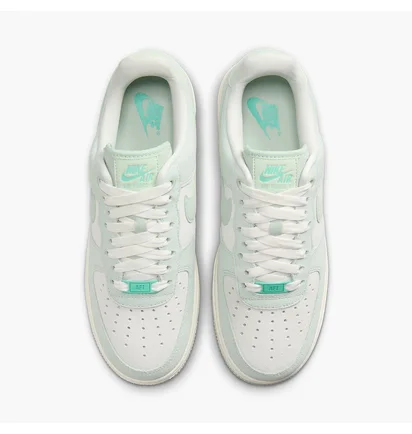 Кроссовки женские Nike Wmns Air Force 1 07 Se Green HQ1497-099