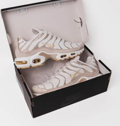 Кроссовки женские Nike W Air Max Plus Prm White/Beige DZ2832-101