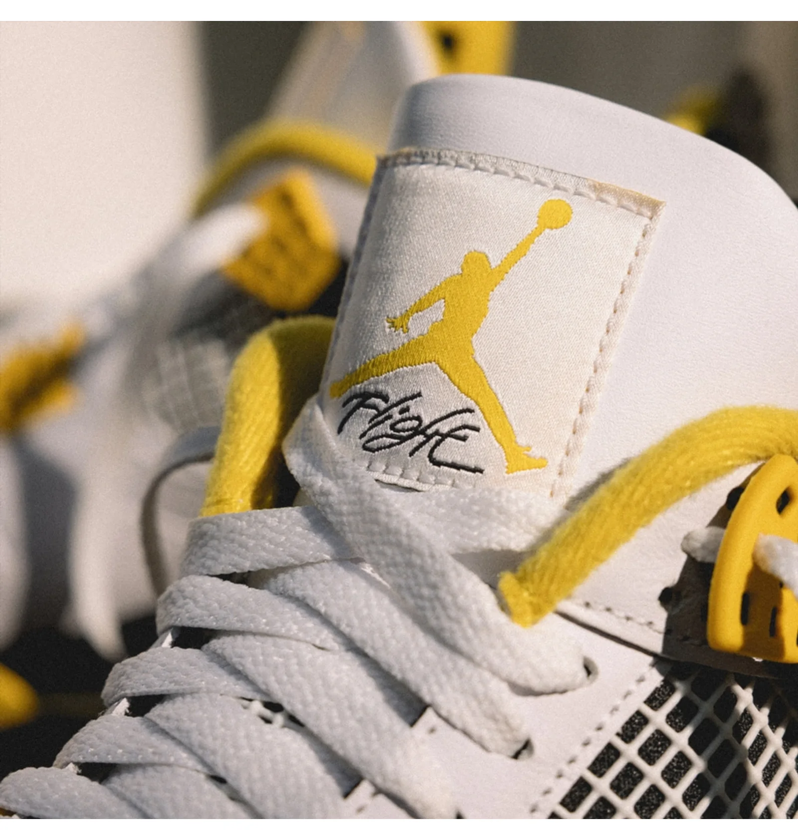 ᐉ Кроссовки женские Air Jordan 4 Retro White AQ9129-101 - купить